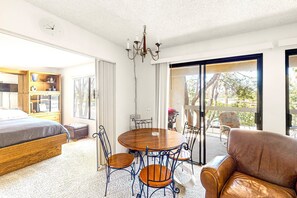 1 bedroom, iron/ironing board, free WiFi, bed sheets - Spacious, second-floor condo w/shared outdoor pool & pool spa - dogs OK (Palm Springs)