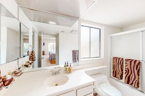 Shower, hair dryer, towels - Spacious, second-floor condo w/shared outdoor pool & pool spa - dogs OK (Palm Springs)