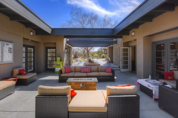 Terrace/patio - Ventana Canyon gem with pool, hot tub, gym, desk, and free WiFi (Tucson)