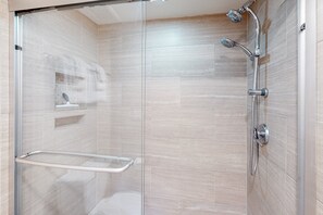 Shower, hair dryer, towels - Ventana Canyon gem with pool, hot tub, gym, desk, and free WiFi (Tucson)
