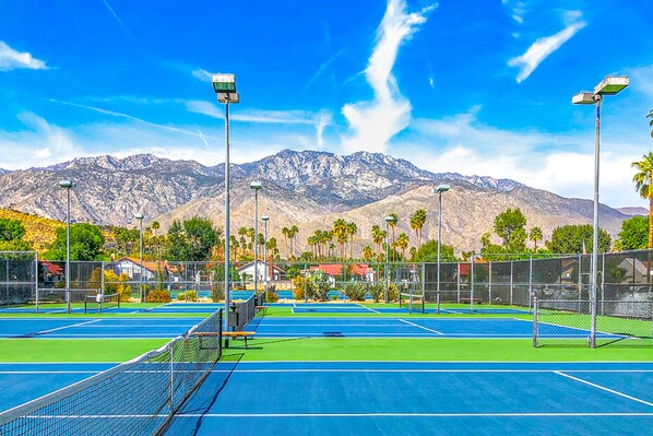 Sports court - Light & bright getaway w/ private gas grill, shared pool, pool spa, & tennis (Palm Springs)