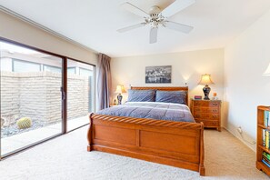 2 bedrooms, iron/ironing board, free WiFi, bed sheets - Light & bright getaway w/ private gas grill, shared pool, pool spa, & tennis (Palm Springs)