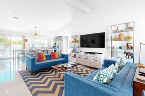Smart TV, DVD player - Newly-remodeled, family & dog-friendly house w/private pool spa & outdoor pool (Palm Springs)