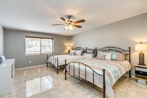 Room - Eastside casita with free WiFi, central AC, private W/D, and kitchenette (Tucson)