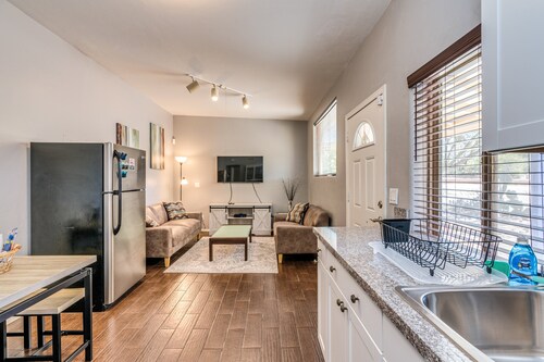 Eastside casita with free WiFi, central AC, private W/D, and kitchenette
