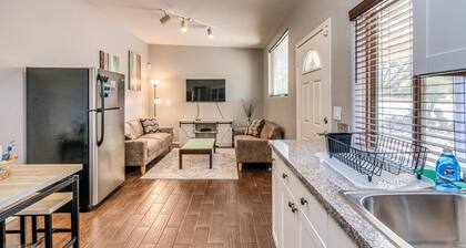 Eastside casita with free WiFi, central AC, private W/D, and kitchenette