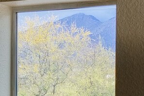 Interior - Spacious condo in central location with mountain views, pool & gym (Tucson)