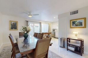 Dining - Inviting townhouse w/mtn. views,  community pools & spas-close to golf & hiking (Palm Springs)