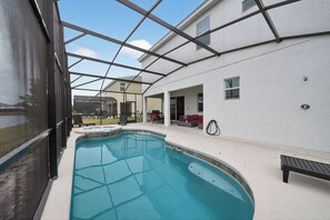 Unclassified image, 4 of 32, button