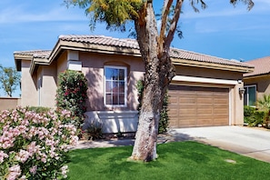 Exterior - Dog-friendly golf course-adjacent home with a private pool, pool spa, & AC (Indio)