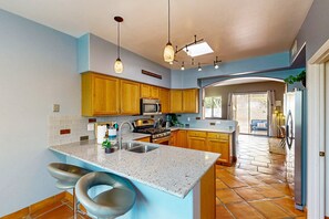 Private kitchen - Dog Friendly home with hot tub, large yard, grill, & gas fireplace! (Tucson)