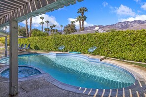 A heated pool - Marvelous, Dog/Family-Friendly House w/Private Grill, Outdoor Pool, Attached Spa (Palm Springs)