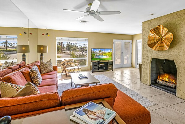 Smart TV, fireplace, DVD player - Marvelous, Dog/Family-Friendly House w/Private Grill, Outdoor Pool, Attached Spa (Palm Springs)