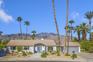 Exterior - Marvelous, Dog/Family-Friendly House w/Private Grill, Outdoor Pool, Attached Spa (Palm Springs)
