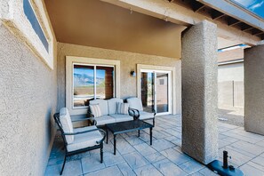 Terrace/patio - Captivating desert home with private pool, game room, grill, backyard & W/D (Tucson)