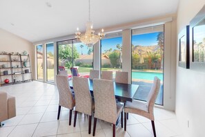 Dining - Pleasant home with private pool, spa & private gas grill - close to downtown (Palm Springs)
