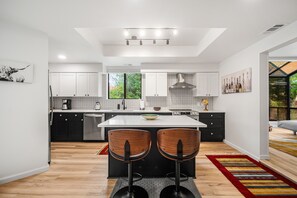Fridge, microwave, oven, stovetop - Ground-floor mountain-view home with patio, central AC & washer/dryer (Sedona)