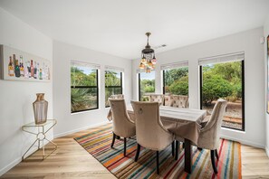 Dining - Ground-floor mountain-view home with patio, central AC & washer/dryer (Sedona)