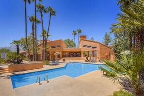 Pool - Quiet condo near Sabino Canyon with pool, hot tub, tennis & amazing views (Tucson)