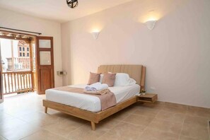 4 habitaciones, tabla de planchar con plancha, wifi y ropa de cama 