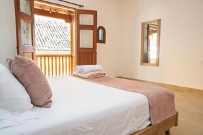 4 bedrooms, iron/ironing board, WiFi, bed sheets - Casa Moneda 3 House Old city Pool near clock tower (Cartagena de Indias)