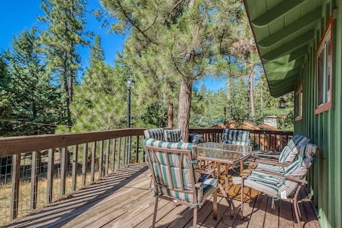 Dog-friendly mountain home with amazing views - near town & hiking