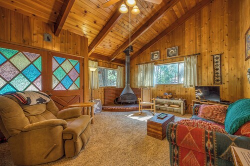 Dog-friendly mountain home with amazing views - near town & hiking