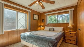 2 bedrooms, desk, iron/ironing board, WiFi (free)