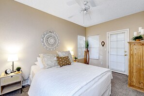 3 bedrooms, iron/ironing board, free WiFi, bed sheets - Dog-friendly mountain view condo with pool, hot tub, fitness room, & game room (Tucson)