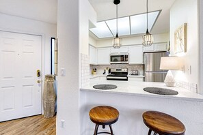 Coffee/tea maker, fridge, microwave, oven - Dog-friendly mountain view condo with pool, hot tub, fitness room, & game room (Tucson)