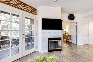 Interior - Dog-friendly mountain view condo with pool, hot tub, fitness room, & game room (Tucson)