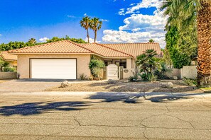 Property grounds - Dog-friendly home with private pool & spa, outdoor kitchen area (Cathedral City)