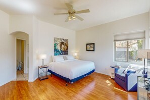 3 bedrooms, free WiFi, bed sheets, wheelchair access - Desert home with enclosed yard, patio and lawn area - dog friendly (Tucson)