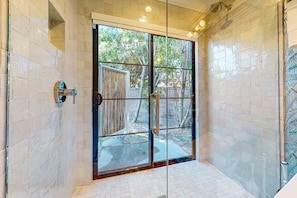 Shower, hair dryer, towels - New, Spanish Colonial Revival Estate Dog FriendlY with Pool, Pickleball (Palm Springs)
