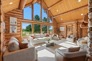 Smart TV, fireplace, table tennis, offices
