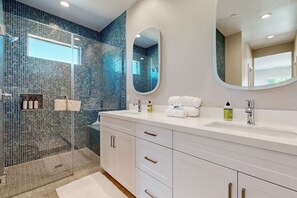 Shower, hair dryer, towels - Modern home with gas fireplace, mountain views, large yard (Cathedral City)