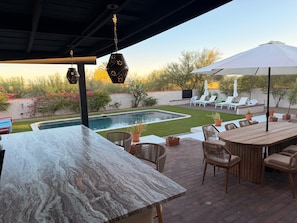 A heated pool - Mountain-view house with private pool, chef's kitchen, & AC - snowbird-friendly (Tucson)