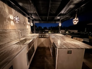 Coffee/tea maker, fridge, microwave, oven - Mountain-view house with private pool, chef's kitchen, & AC - snowbird-friendly (Tucson)