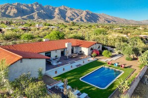 Exterior - Mountain-view house with private pool, chef's kitchen, & AC - snowbird-friendly (Tucson)