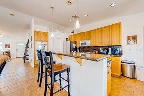 Fridge, microwave, oven, stovetop - Dog-friendly home with patio, grill, firepit, outdoor pool, tennis, & fireplace (Desert Hot Springs)
