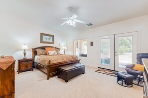 3 bedrooms, desk, iron/ironing board, free WiFi - Dog-friendly home with patio, grill, firepit, outdoor pool, tennis, & fireplace (Desert Hot Springs)