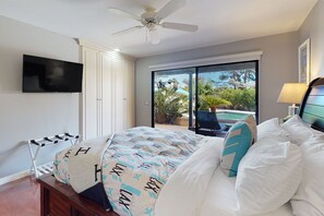 3 bedrooms, desk, free WiFi, bed sheets - Lovely midcentury home with private pool and outdoor kitchen - dogs welcome (Bermuda Dunes)