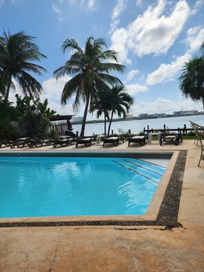 Outdoor pool - Ground Floor Apartment with lagoon view Hotel Zone (Cancún)