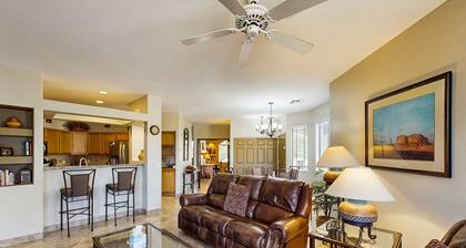 Charming dog-friendly condo with pool, hot tub, washer/dryer, & AC