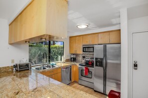 Fridge, microwave, oven, stovetop - Classic Palm Springs condo,private patio,mountain view,3 pools,tennis,pickleball (Palm Springs)