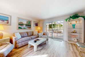 Smart TV - Dog-friendly condo with resort amenities & mountain views -7 night minimum (Palm Springs)