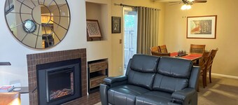 Condo with full kitchen, balconies, views of Mt. Elden - close to town