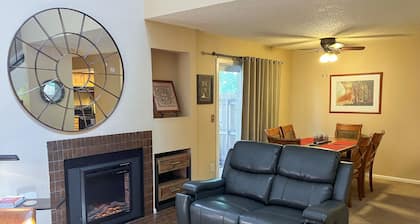Condo with full kitchen, balconies, views of Mt. Elden - close to town