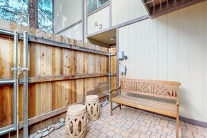 Property grounds - Condo with full kitchen, balconies, views of Mt. Elden - close to town (Flagstaff)