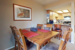 Dining - Condo with full kitchen, balconies, views of Mt. Elden - close to town (Flagstaff)